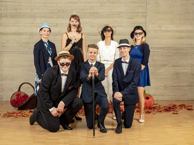Gruppenbild mit Tanzlehrerin